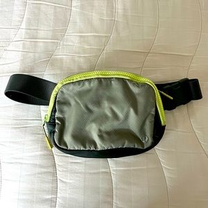 Lululemon Everywhere Belt Bag - Green & Gray
